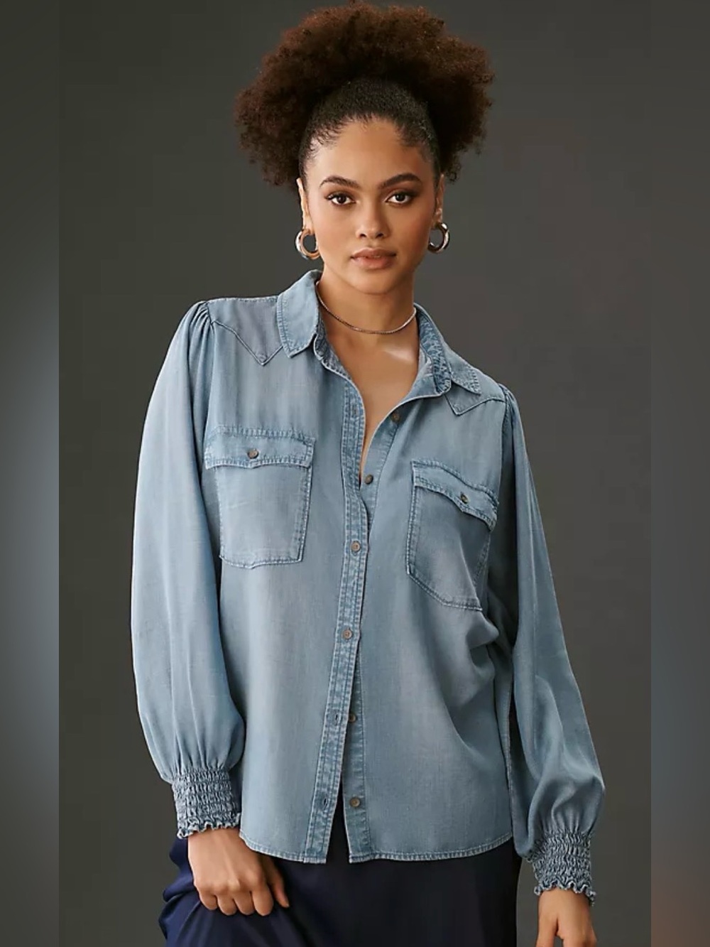 Cloth & Stone Anthropologie Light Wash Denim Button-Up Shirt in Pale Blue Size S